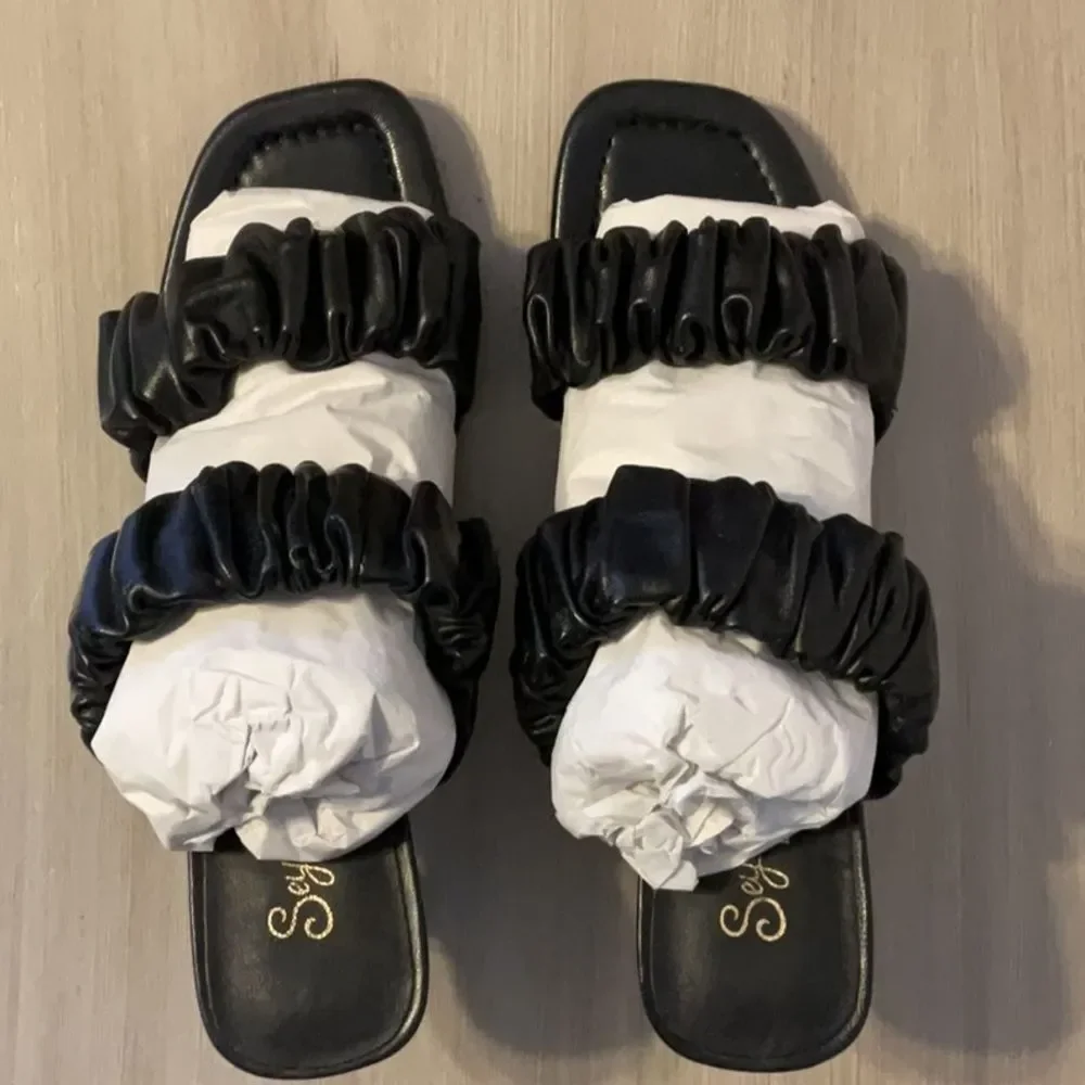Seychelles Black Ruffled Slide Sandals